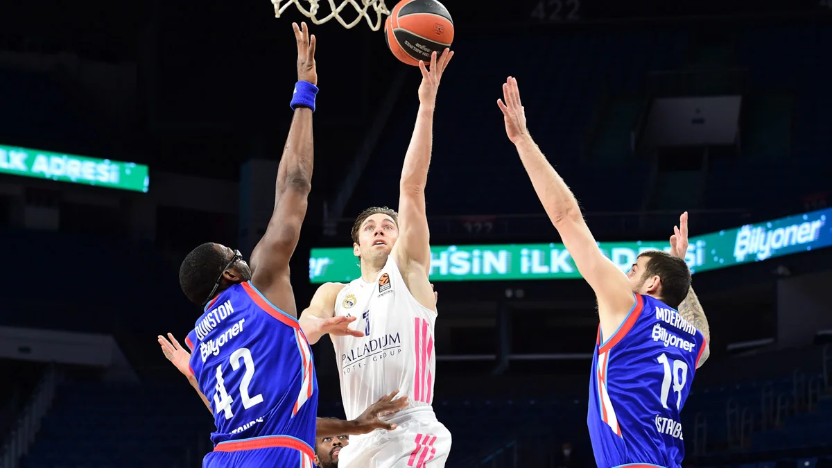 Εφές- Ρεάλ 65-73: Κοζέρ και Κάρολ έδωσαν το διπλό