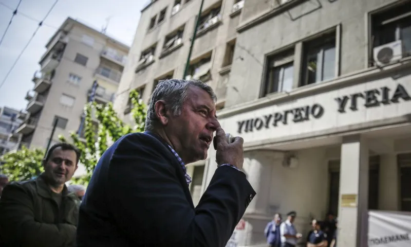 ΠΟΕΔΗΝ για εμβολιασμό: Πάνε και το κάνουν κυβερνητικοί εκτός λίστας (vid)
