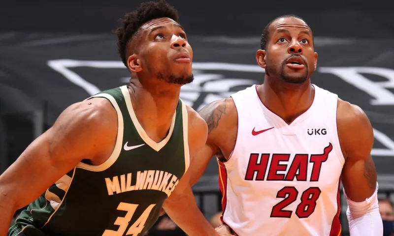 NBA: Οι Χιτ «εκδικήθηκαν» τους Μπακς - Triple double ο Αντετοκούνμπο (vid)