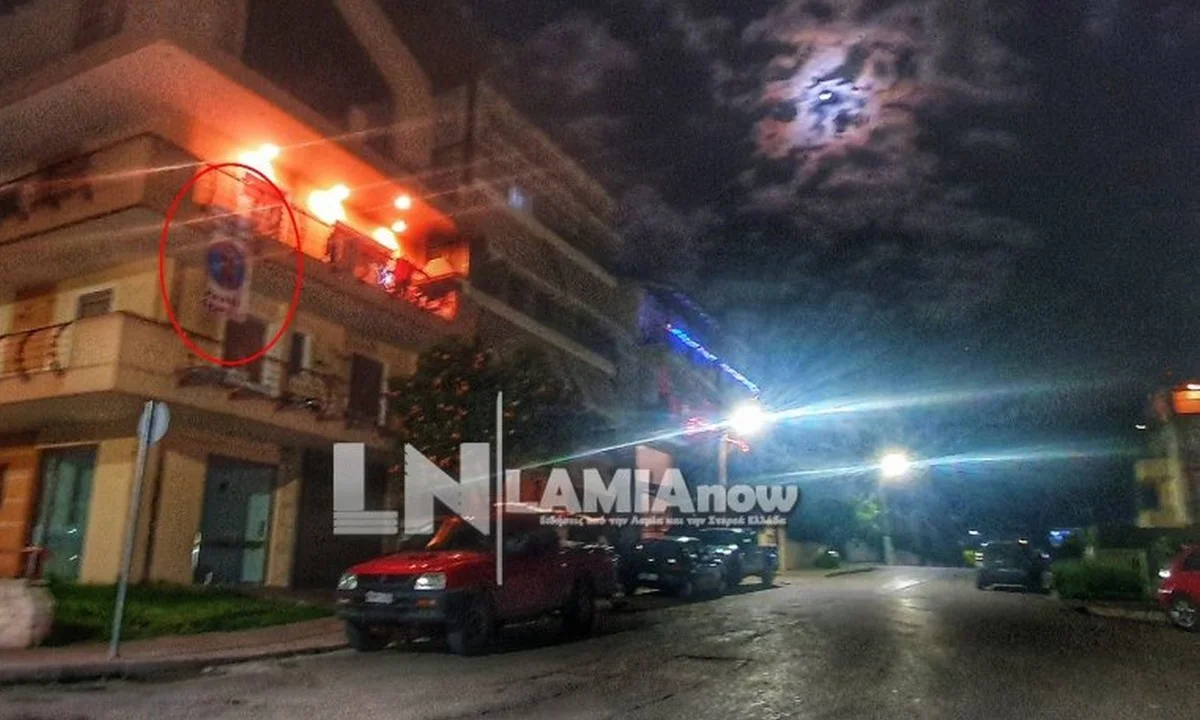 Λαμία: Πανό-έπος σε μπαλκόνι - «Δεν ρουφιανεύουμε τους γείτονες» (pics)