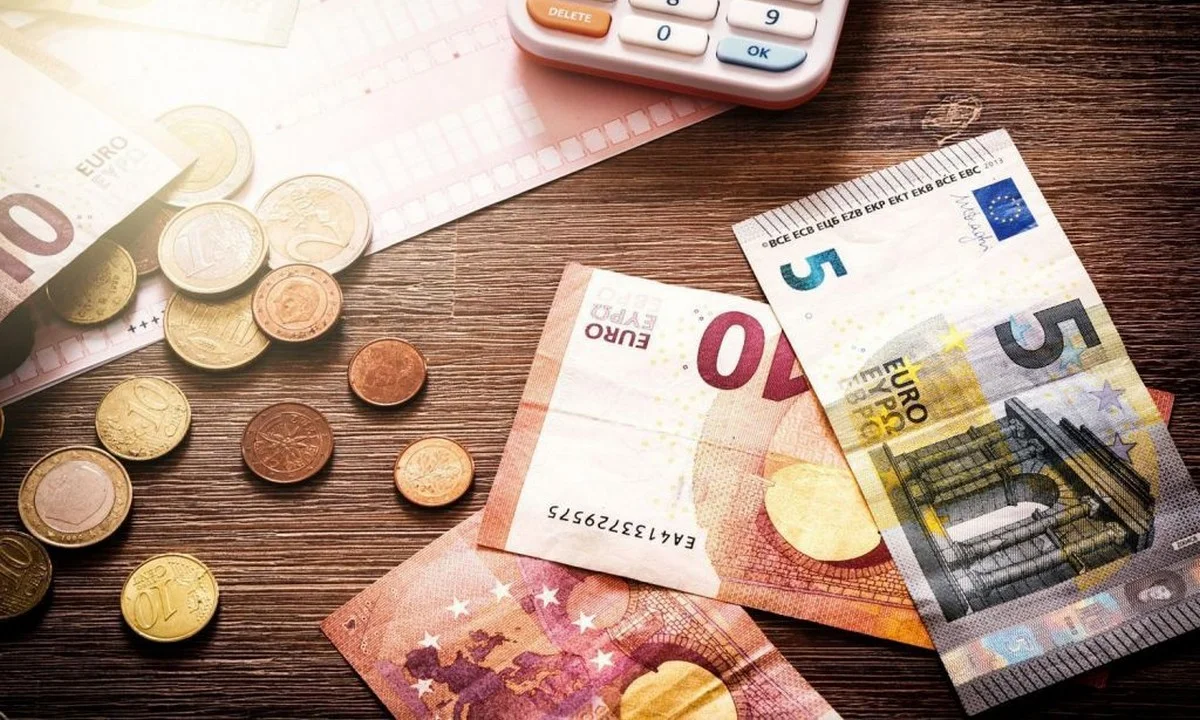 Αυξήσεις στους μισθούς του ιδιωτικού τομέα – Όφελος και για τους ελεύθερους επαγγελματίες