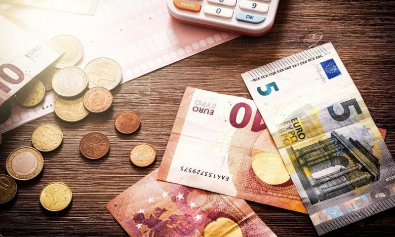 Αυξήσεις στους μισθούς του ιδιωτικού τομέα – Όφελος και για τους ελεύθερους επαγγελματίες