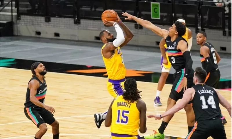 NBA: Με σούπερ ΛεΜπρόν και Ντέιβις οι Λέικερς, «σφαλιάρες» για Βοστώνη, Κλίπερς και Μαϊάμι