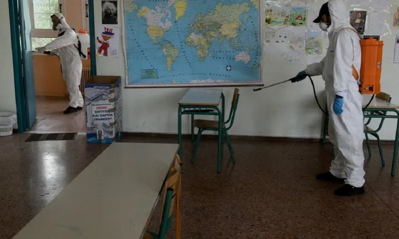 Σχολεία - Σαρηγιάννης: «Καλύτερα το άνοιγμα να πάει στις 25 Ιανουαρίου» (vid)
