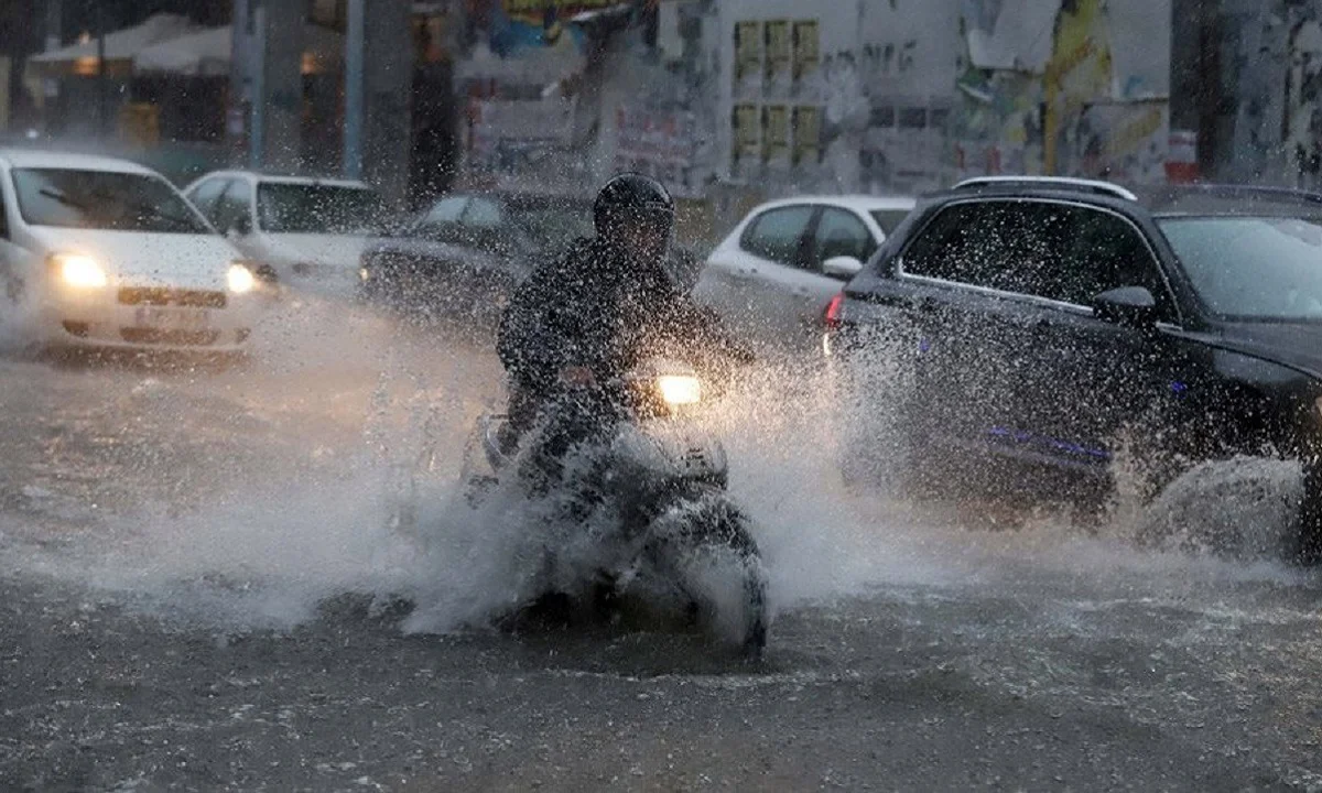Καιρός (4/1): Νεφώσεις με ισχυρές βροχές και καταιγίδες