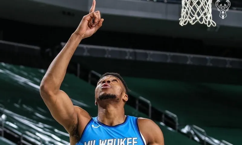 Αντετοκούνμπο: Τo show του «Greek Freak» κόντρα στο Ντιτρόιτ! (vid)