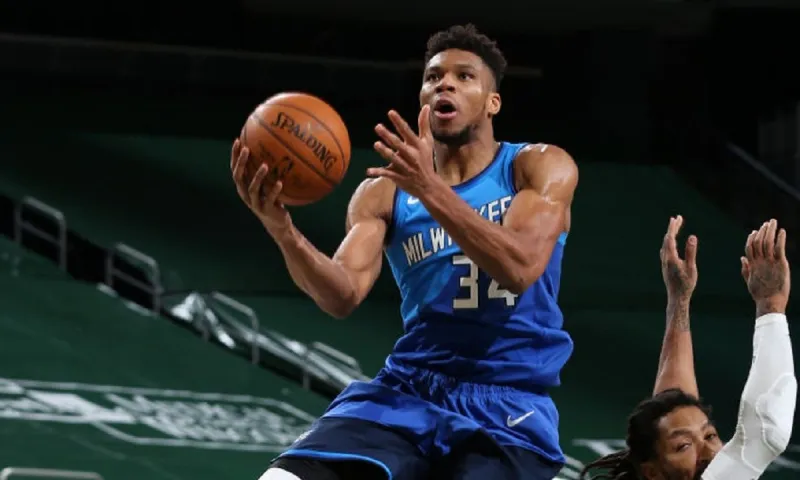 NBA: Περίπατος για Αντετοκούνμπο και Μπακς, νίκη για τους Κλίπερς απέναντι στους Γουόριορς (vid)