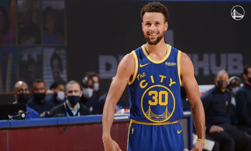 NBA: «Διέλυσε» τους Κλίπερς ο Κάρι, νίκη-θρίλερ οι Λέικερς (vids)