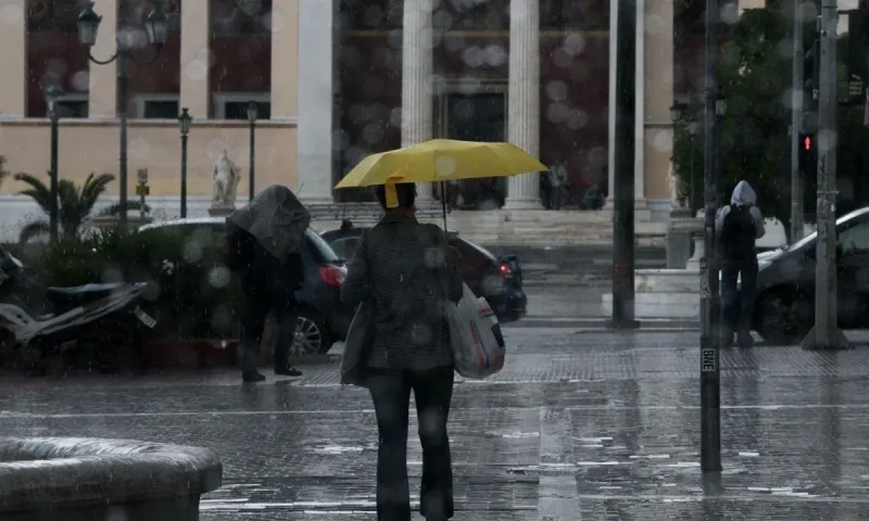 Καιρός 12/1: Βροχές και πτώση της θερμοκρασίας!