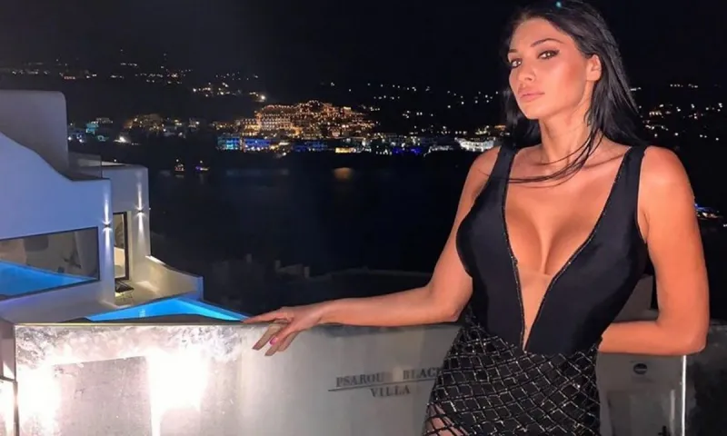 Bachelor: Η Σία ανέβασε φωτογραφίες που φιλάει τον Βασιλάκο (pics)