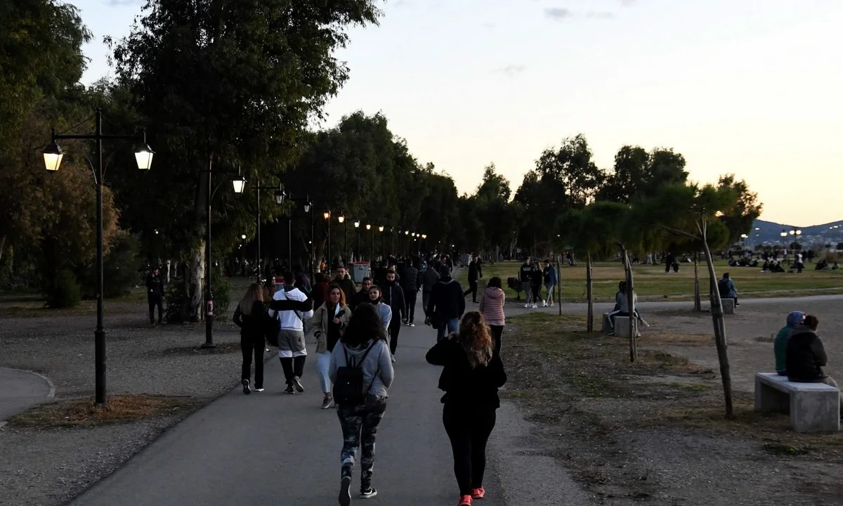 Κορονοϊός: Στα 46 έτη η μέση ηλικία των επιβεβαιωμένων κρουσμάτων