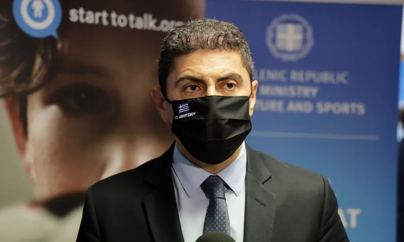 Μοιράζει αφειδώς χρήματα ο Λευτέρης Αυγενάκης από εκεί που έλεγε πως οι οικονομικές εκροές πρέπει να μειωθούν!