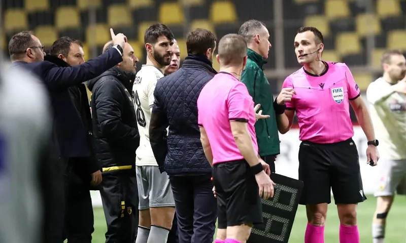 Γκάφα Τζήλου δεν επέτρεψε την 5η αλλαγή στην ΑΕΚ - Απειλούσε με ένσταση ο Άρης (vid)