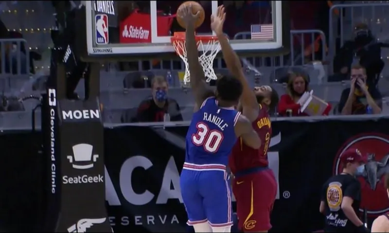 Top 10 NBA: Kαρφώνει ο Γιάννης - Στην κορυφή ο Ραντλ (vid)