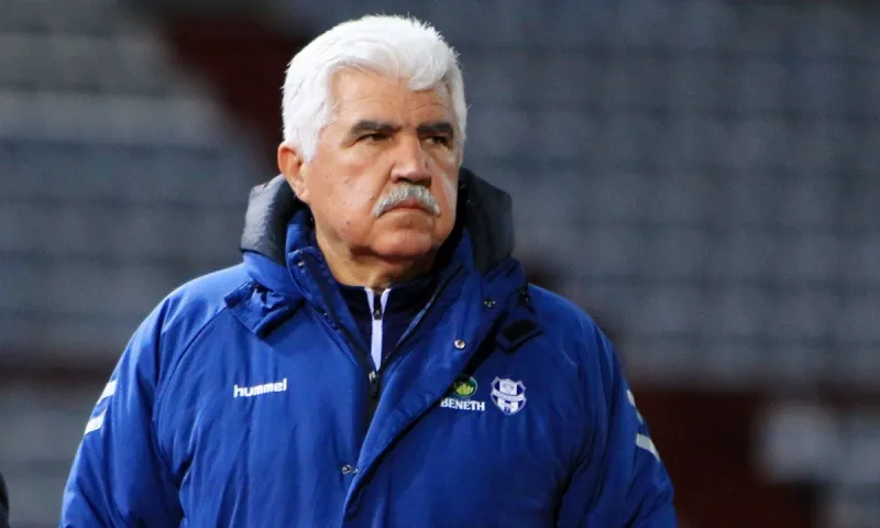 Παράσχος: «Να ξεκινήσει και η Football League»