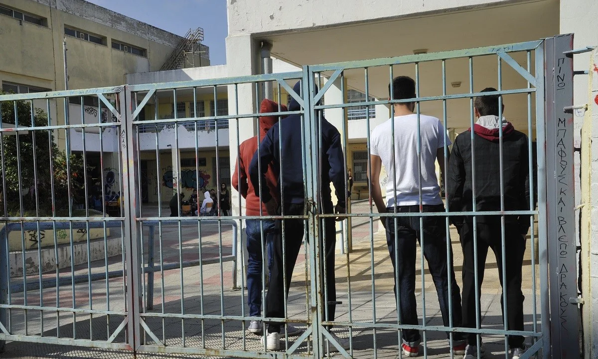 Σχολεία: Απομακρύνεται το ενδεχόμενο να ανοίξουν Γυμνάσια και Λύκεια τη Δευτέρα