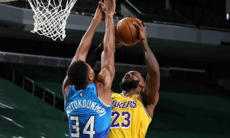 NBA: O Αντετοκούνμπο «υποκλίθηκε» στη βραδιά του ΛεΜπρόν! (vid)