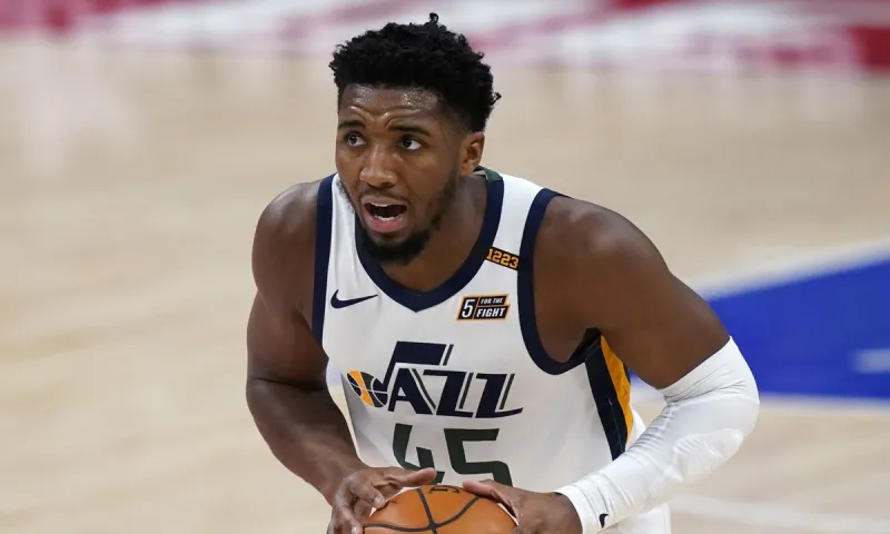 NBA αποτελέσματα: Σούπερ Μίτσελ στη Γιούτα - Διπλό με Μπάρετ οι Νικς (vids)