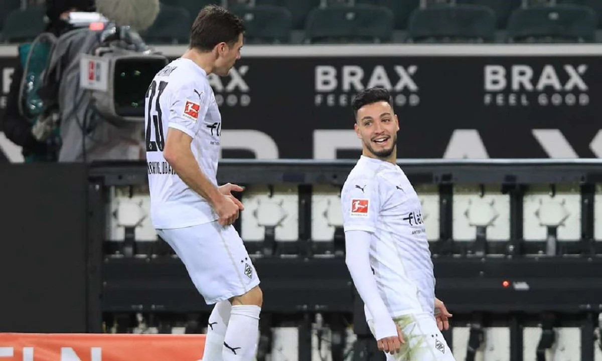 Γκλάντμπαχ - Ντόρτμουντ 4-2: Πάρτι και ηχηρή... σφαλιάρα με τεσσάρα (vid)