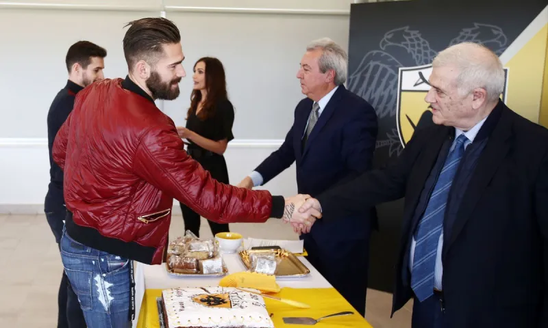 Μελισσανίδης: «Οποιος δεν ανανεώνει, μένει εκτός ομάδας» -Τι θα γίνει με Λιβάια