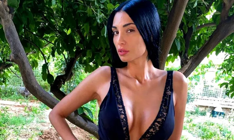 Bachelor: Η Σία Βοσκανίδου είχε γενέθλια και έβαλε ένα «καυτό» κόκκινο φόρεμα (pics)