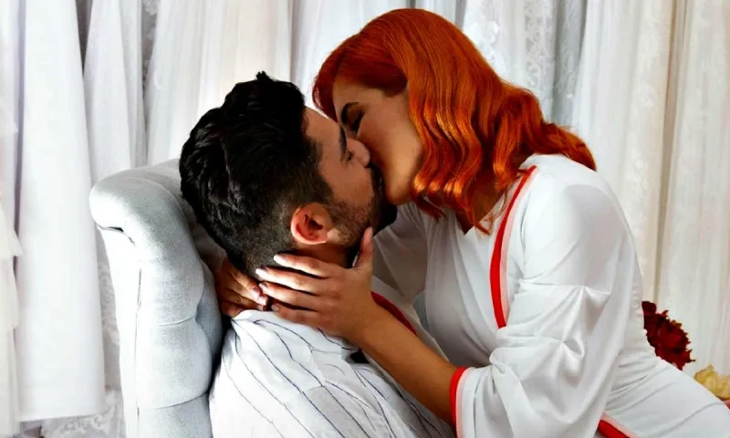 The Bachelor: Η Νικολέτα γίνεται μαγείρισσα για να... τρώει ο Παναγιώτης Βασιλάκος