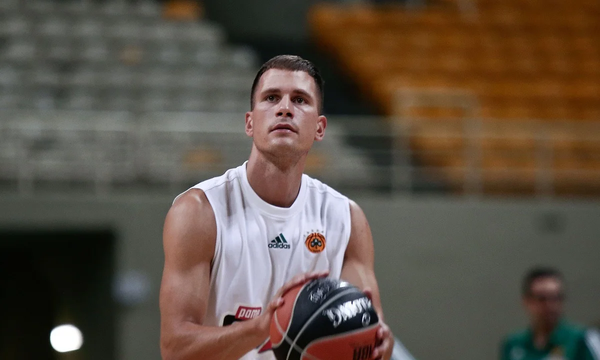 Νέντοβιτς: «Να κυκλοφορήσουμε καλά την μπάλα στην επίθεση»