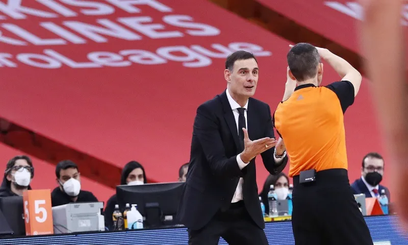 Μπαρτζώκας: Η τεχνική ποινή που τον έστειλε στα αποδυτήρια