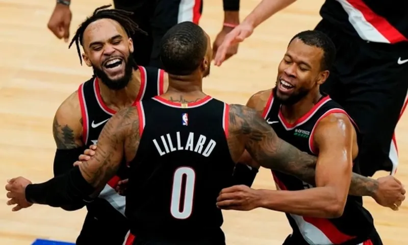 NBA: Τα «τρελά» δευτερόλεπτα του Λίλαρντ και το «buzzer beater» στο Σικάγο (vid)