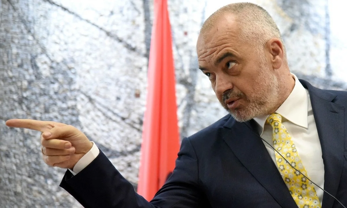 Έντι Ράμα: Έδειξε τα παπούτσια του και έγινε viral! (pic)