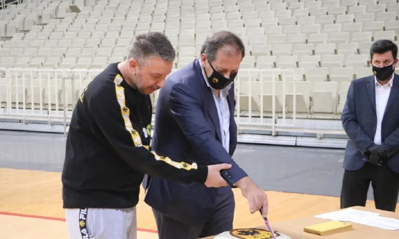 ΑΕΚ: Έκοψε την πίτα της σε οικογενειακό κλίμα