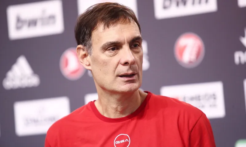 Μπαρτζώκας: «Δεν παίζει ο Παπανικολάου, τελευταία στιγμή ο Βεζένκοφ»