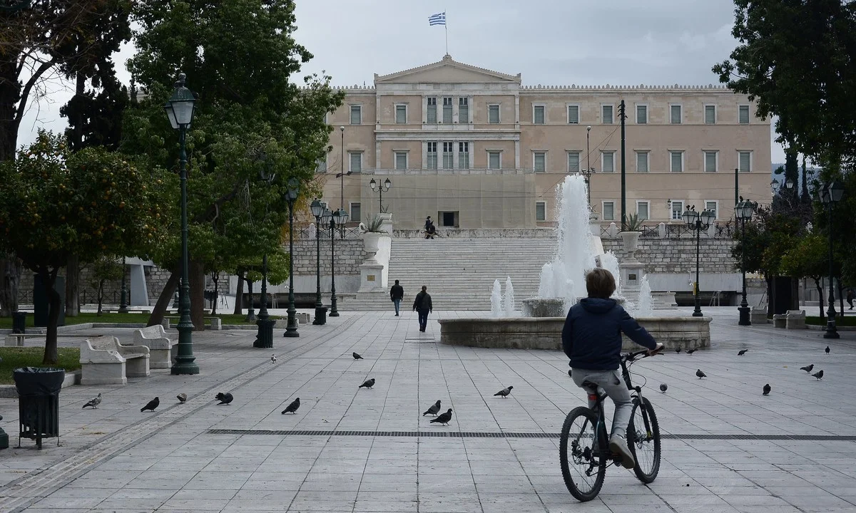 Κορονοϊός: ΟΡΙΣΤΙΚΟ! Ανοιχτά τα σχολεία - Κλειστά μαγαζιά και απαγόρευση μετά τις 6 το Σαββατοκύριακο - Click away τις καθημερινές