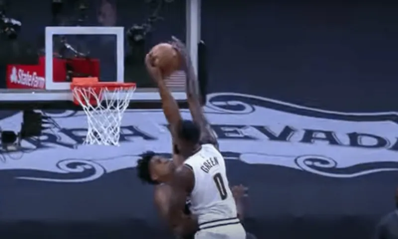 NBA Top 10: Το κάρφωμα του Γιάννη και το «στοπ» του Χασάν (vid)