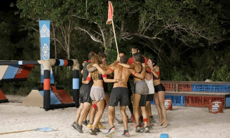 Survivor διαρροή spoiler 8/2: Στατιστικά! Κωδικός «Κ-Κ-Μ»! Μπόγδανος, Κασδαγλή, Καλύβα τα… σπάνε στους κόκκινους. Μόνος ο Τζέημς!