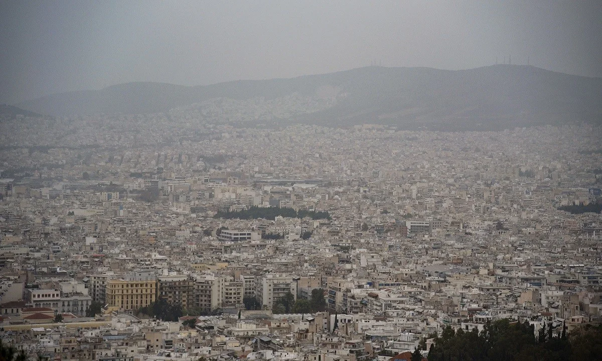 Καιρός (11/2): Βροχές, καταιγίδες και αφρικανική σκόνη (vid)