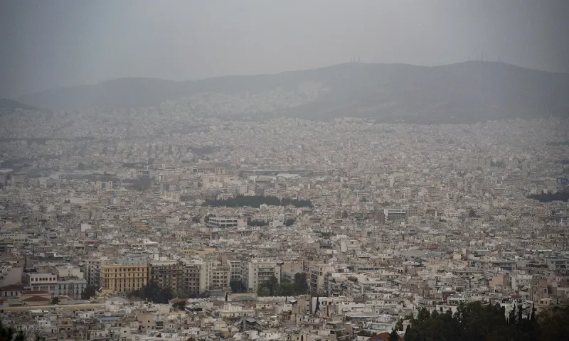 Καιρός (11/2): Βροχές, καταιγίδες και αφρικανική σκόνη (vid)