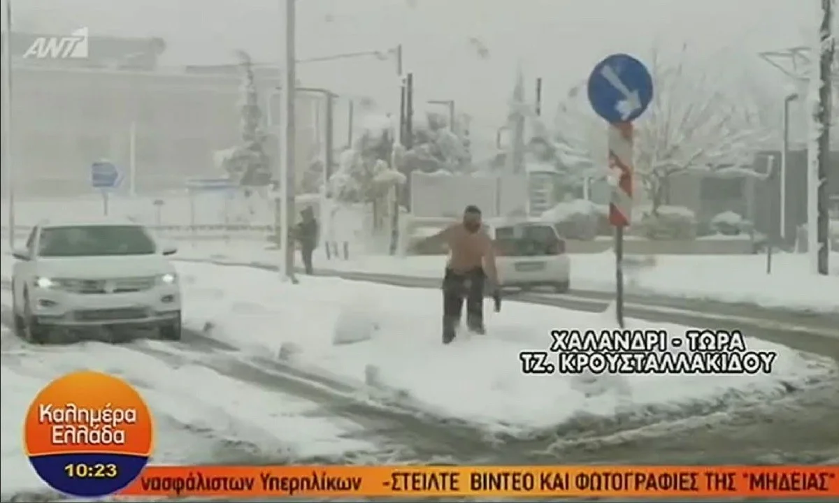 Κακοκαιρία Μήδεια- Χαλάνδρι: Ημίγυμνος βουτάει στο χιόνι (vid)