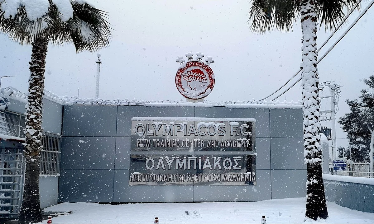 Ολυμπιακός: Προπόνηση μέσα στο χιόνι και... χιονοπόλεμος! (vid)