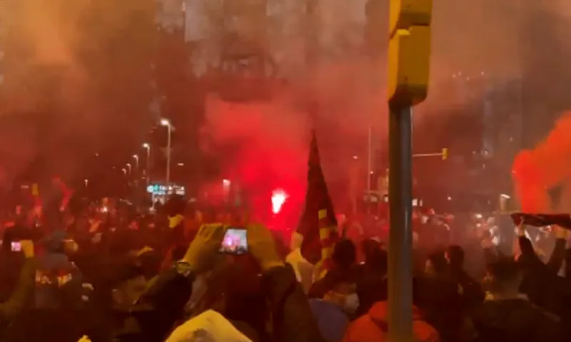 Μπαρτσελόνα: Πανικός από οπαδούς έξω από το «Καμπ Νου» (pics+vids)