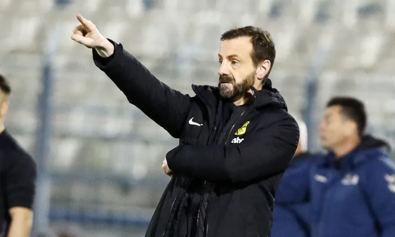 Μάντζιoς: «Σοβαροί και πειθαρχημένοι για να νικήσουμε τον Ολυμπιακό»