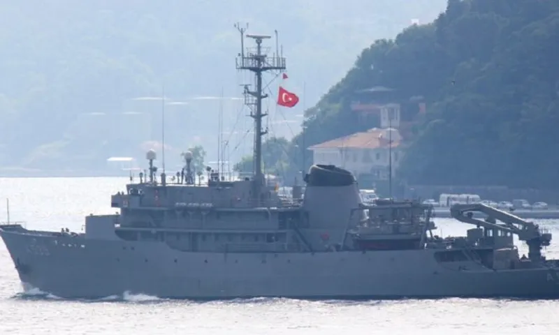 Ελληνοτουρκικά: «Φορτωμένο»  στρατιώτες το Τσεσμέ - Η ατάκα στο ΓΕΝ για να το.... ρυμουλκύσουν!