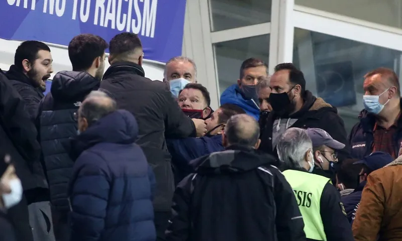Χαμός στο Περιστέρι - Ο Κούγιας τσακώθηκε με ανθρώπους του Ατρομήτου: «Ο Σπανός περιβάλλεται από αλήτες»! (pics+vid)