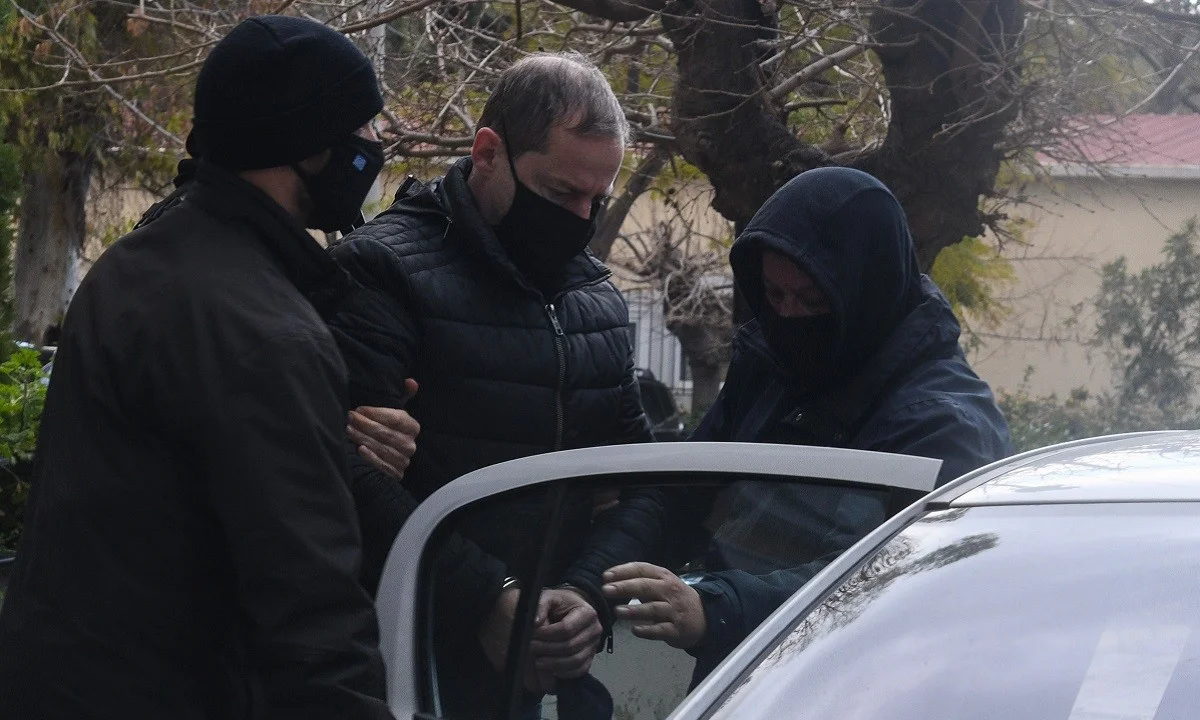 Δημήτρης Λιγνάδης - Κόλαφος το ένταλμα σύλληψης: «Εγκληματική ροπή επί πολλά έτη»