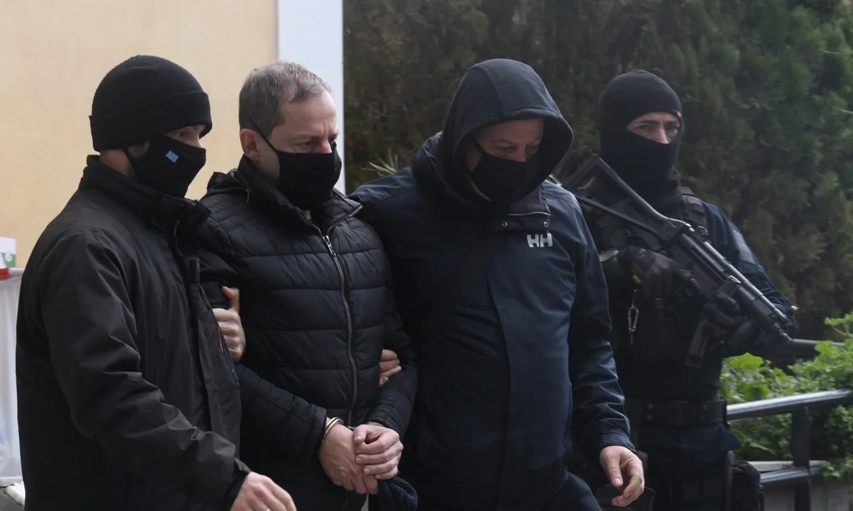 Λιγνάδης: Μαρτυρίες «φωτιά» από γείτονές του – «Βλέπαμε ανήλικα να μπαίνουν στην πολυκατοικία»