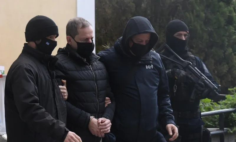 Λιγνάδης: Μαρτυρίες «φωτιά» από γείτονές του – «Βλέπαμε ανήλικα να μπαίνουν στην πολυκατοικία»