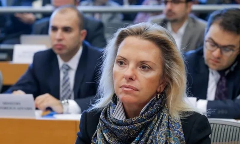Βόζεμπεργκ: «Οφείλει να παραιτηθεί η Λίνα Μενδώνη»