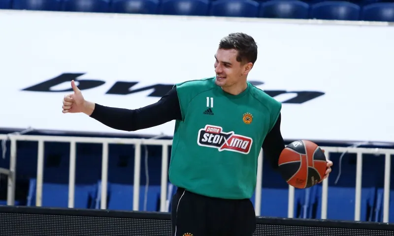 Χεζόνια: «Με βλέπω στα πράσινα και του χρόνου»