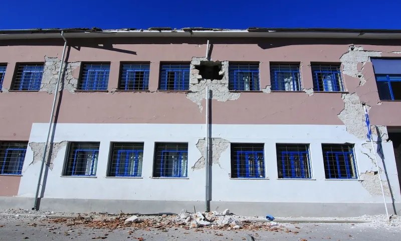 Σεισμός στην Ελασσόνα: Προς κατεδάφιση το σχολείο και πάνω από 100 σπίτια (vid)