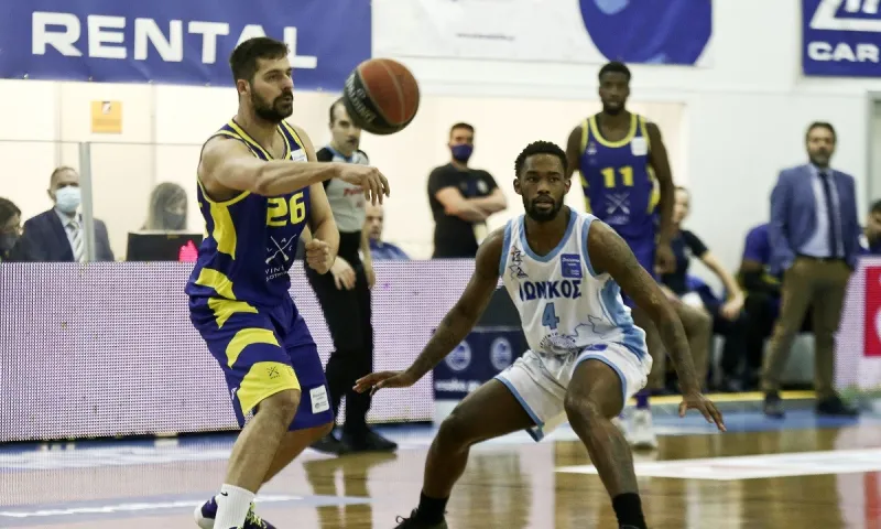 Ιωνικός Νίκαιας- Λαύριο 88-89: Κορυφή και τους αρέσει